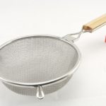 1255 Сито нерж з дерев. ручкою 15см