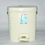 4502 Відро з педалькою овал біле АЖУР