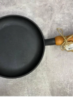 220-25Ук Сковорода млинцева чавунна 22*2,5см, з дерев'яною ручкою "S&T"