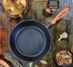 Т306 Сковорода чавунна лита 28*6см з дерев. ручкою "S&T"