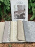 8267 Скатертина поліестер з вишивкою 150х220см