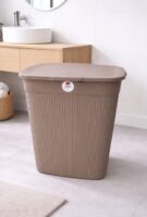 коричневий