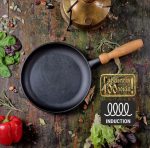 220-25 Сковорода млинцева чавунна 22*2,5см, з дерев'яною ручкою "S&T"